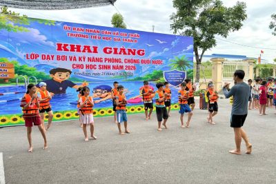 🌊🏊‍♂️TẠI ĐỊA ĐIỂM TRƯỜNG TIỂU HỌC GIA TRẤN B- UBND XÃ GIA TRẤN TỔ CHỨC CHƯƠNG TRÌNH PHỔ CẬP BƠI VÀ PHÒNG, CHỐNG ĐUỐI NƯỚC CHO HỌC SINH 💙